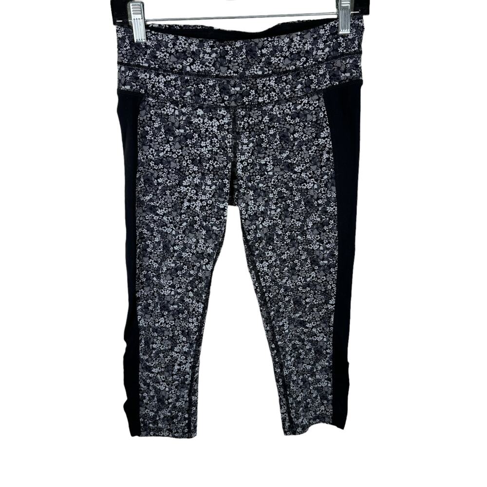 Athleta Black White Floral‎ Cropped Capri Mid Rise Athletic Yoga Leggings Size S